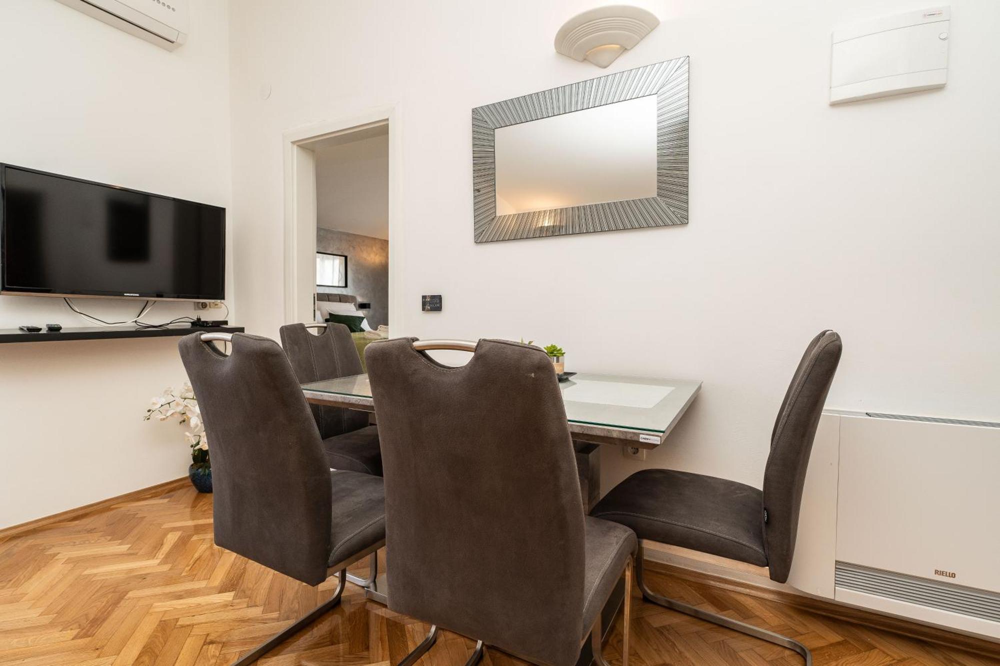 Apartments Dalmatia (Adults Only) プリヴラカ エクステリア 写真