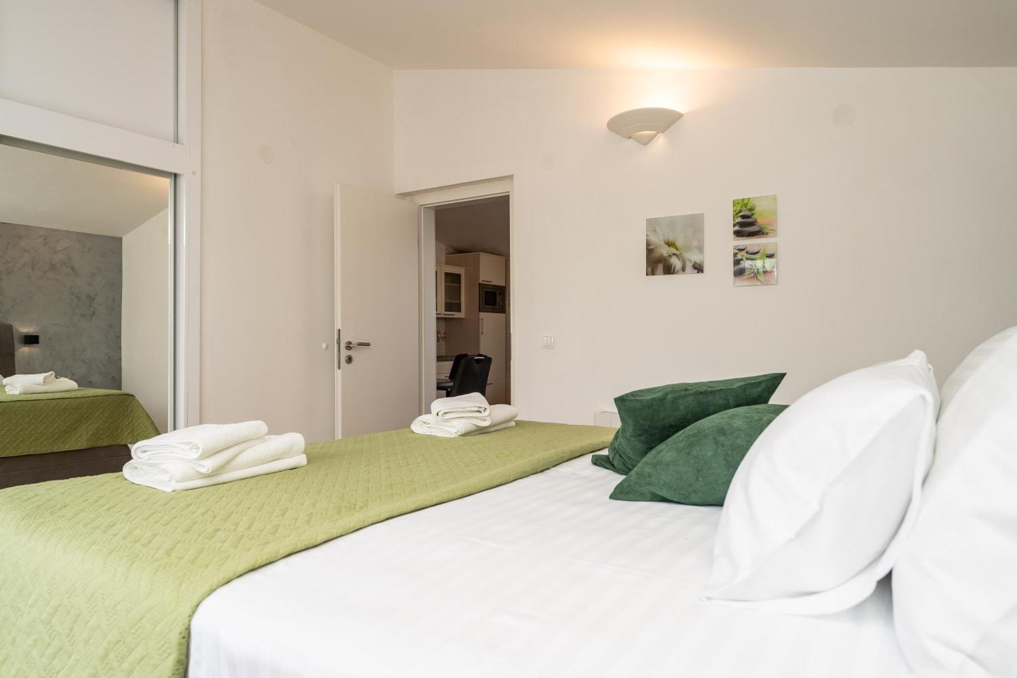 Apartments Dalmatia (Adults Only) プリヴラカ エクステリア 写真