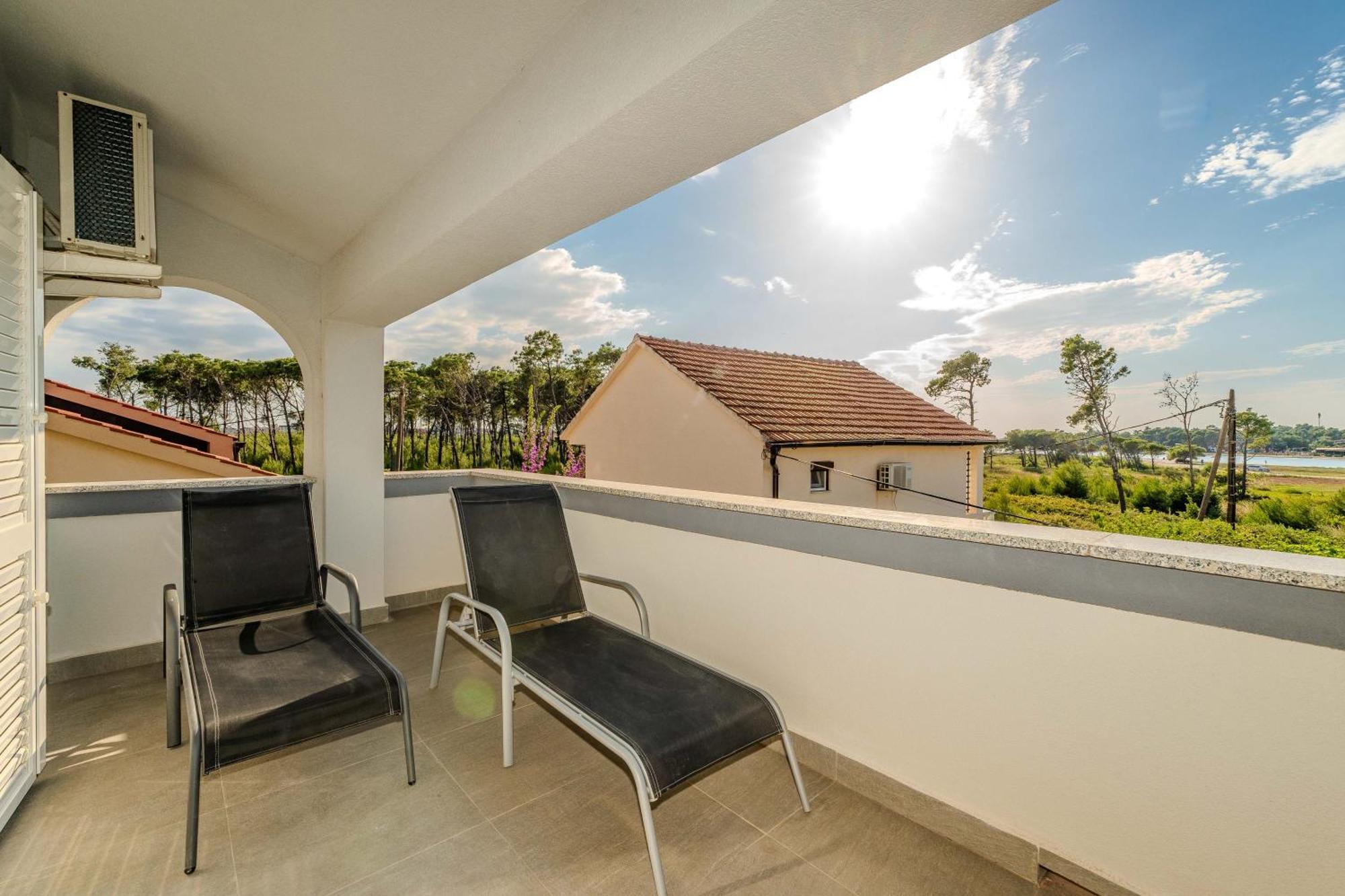 Apartments Dalmatia (Adults Only) プリヴラカ エクステリア 写真